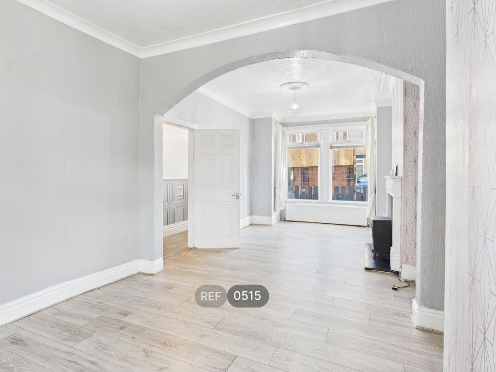 Property photo 2 of 25 Living Room