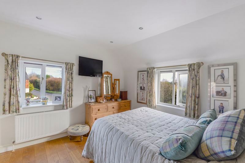 Property photo 3 of 33 Photo 16