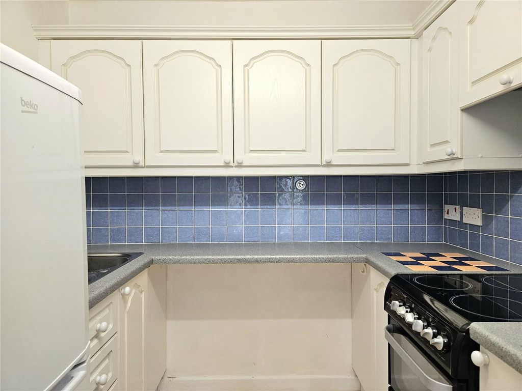 Property photo 3 of 8 Picture No. 12