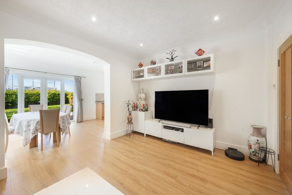 Property photo 2 of 15 5049783