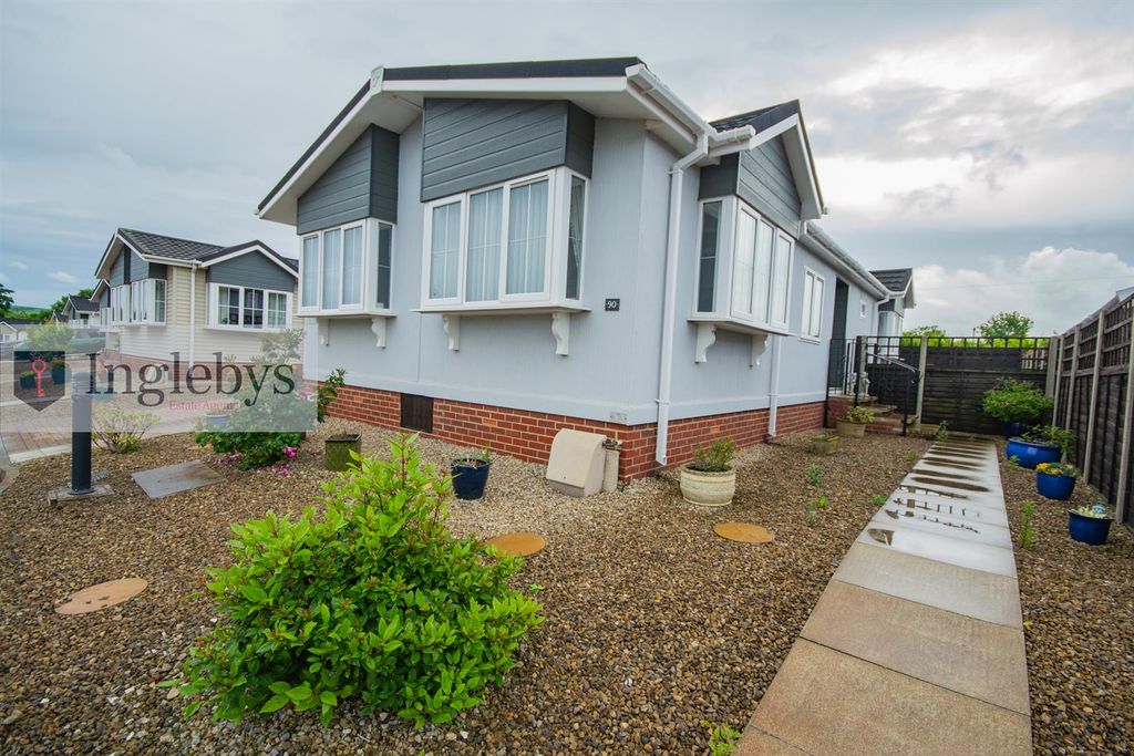 Property photo 2 of 23