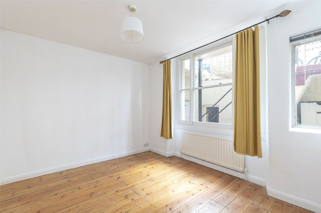 Property photo 3 of 10 Bedroom 1