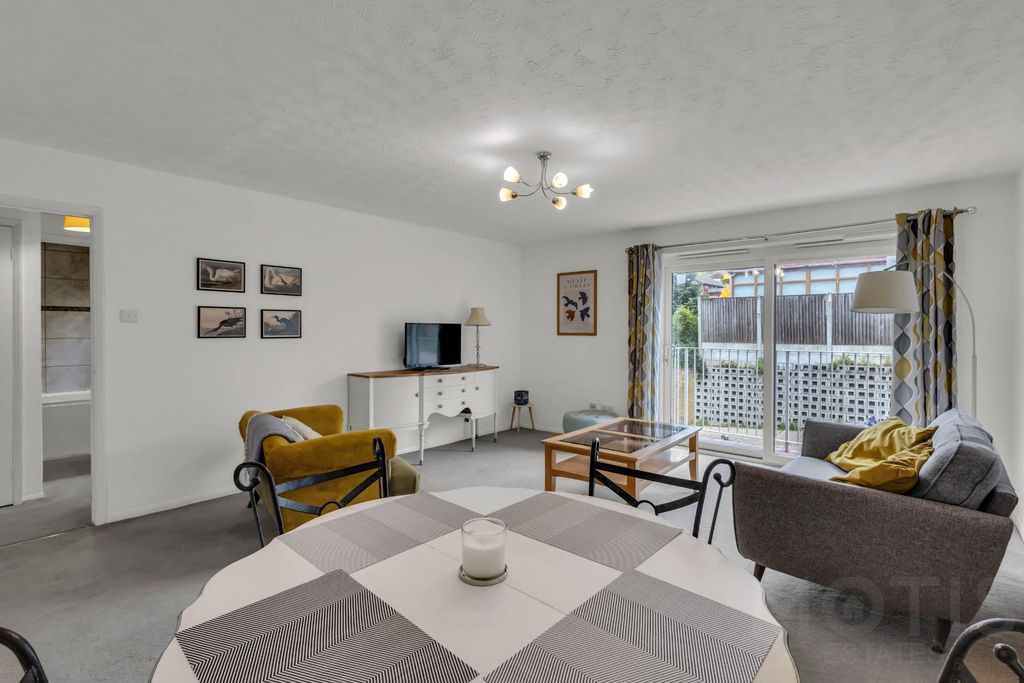 Property photo 3 of 13 Photo 4