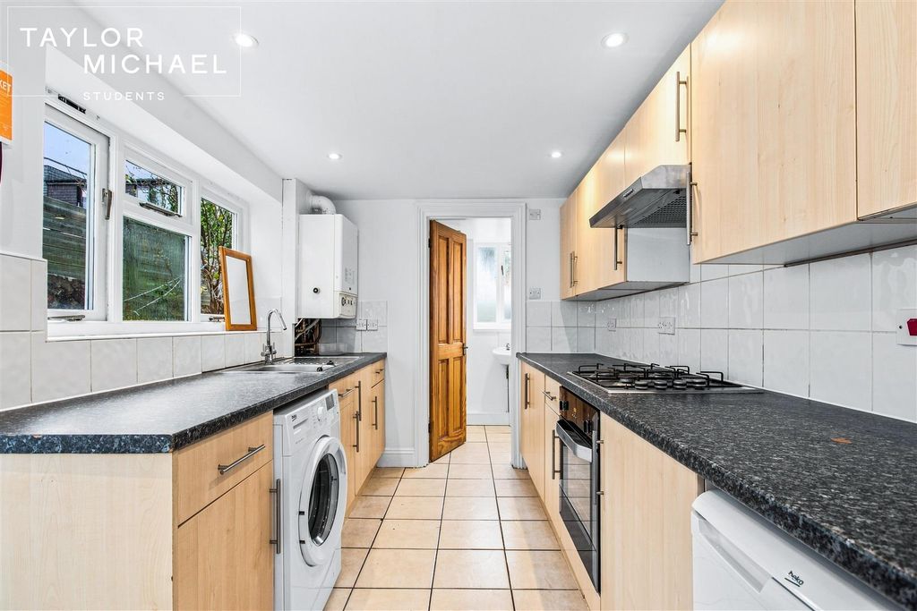 Property photo 2 of 17 Kitchen