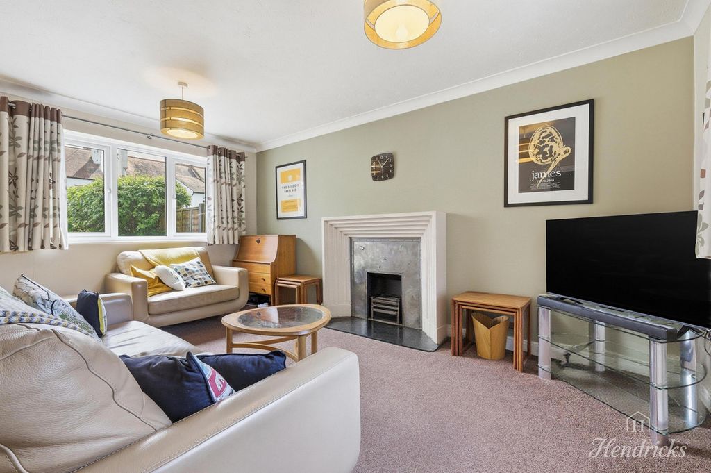 Property photo 2 of 28