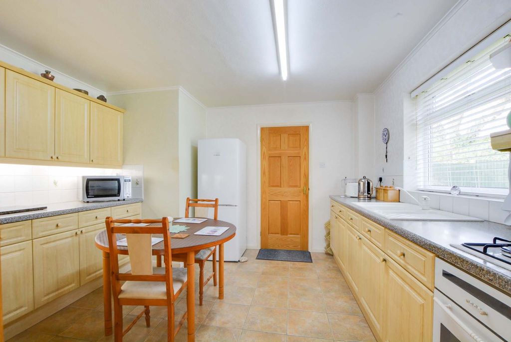 Property photo 3 of 23