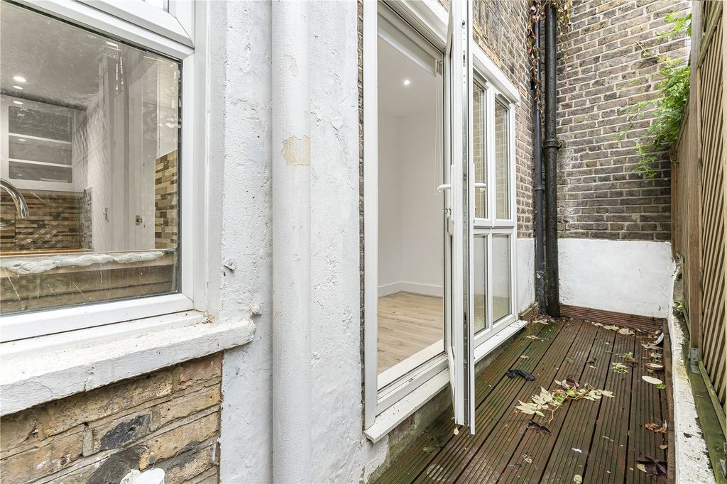 Property photo 3 of 13 Terrace