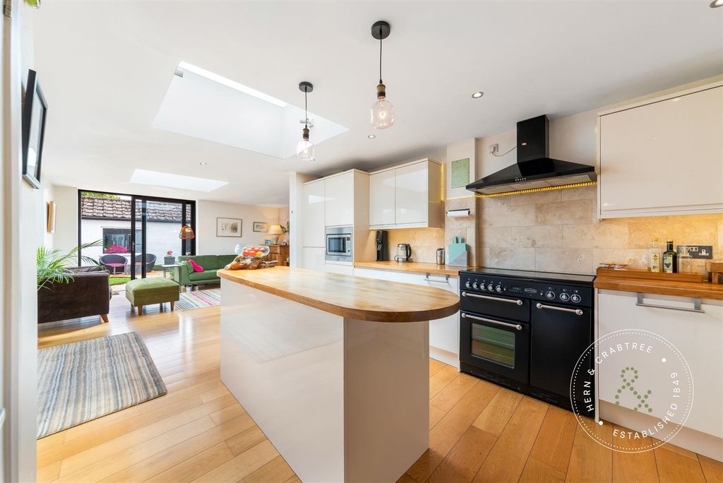 Property photo 3 of 50 Butleigh-Avenue-39.Jpg