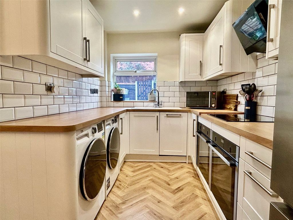 Property photo 3 of 16 Kitchen