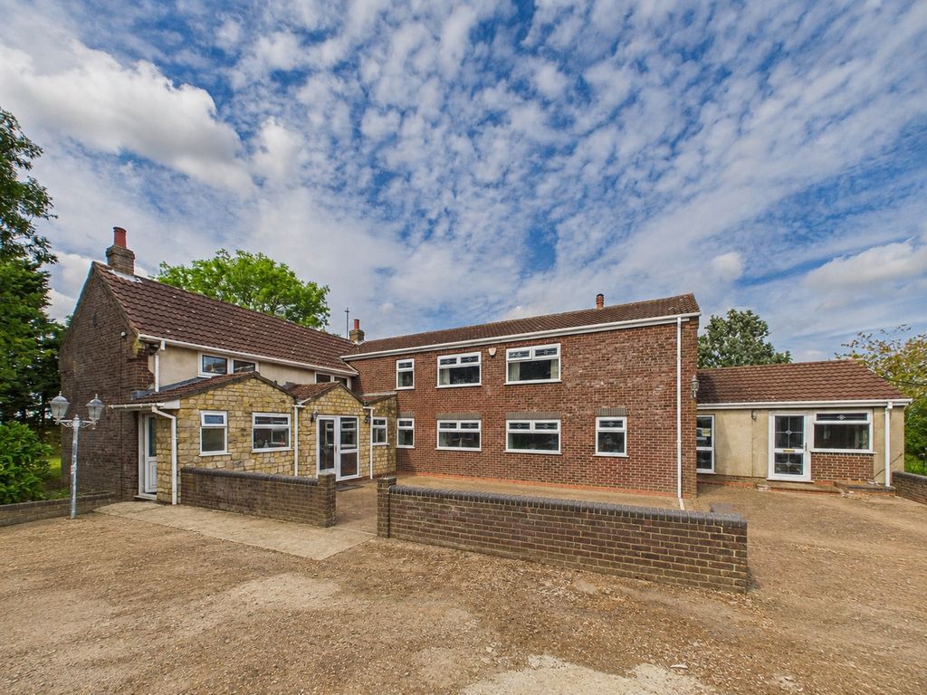 Property photo 1 of 27