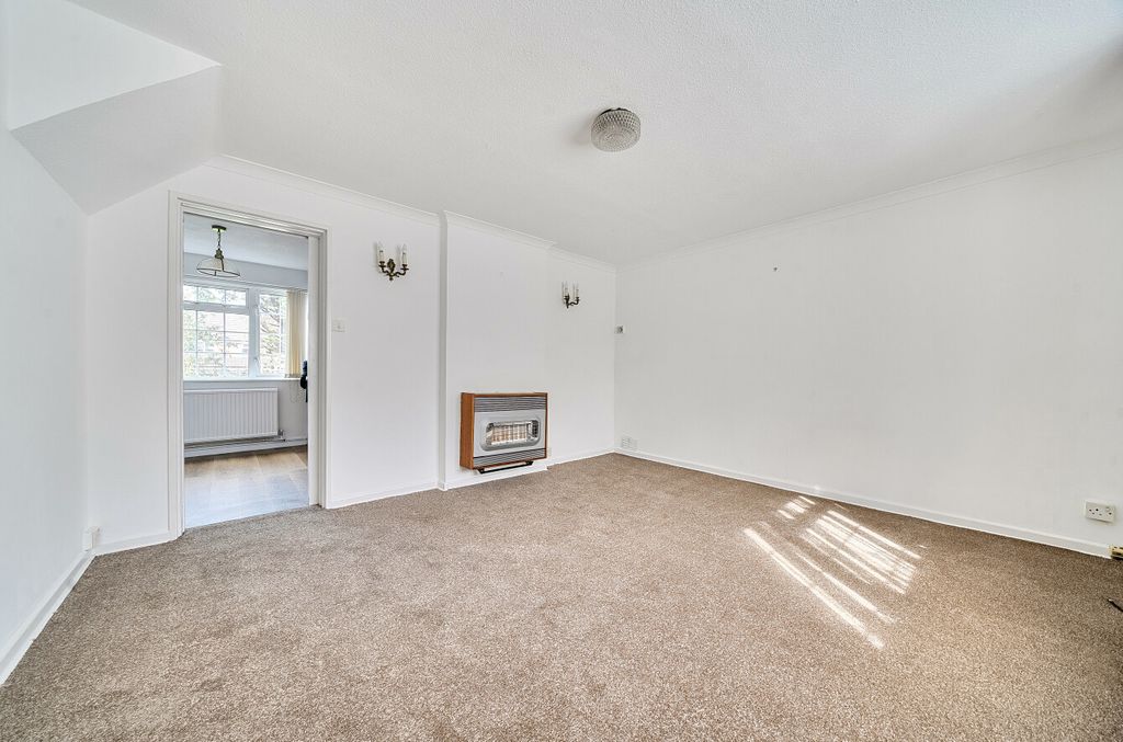 Property photo 3 of 13 1355921-22-68d154...