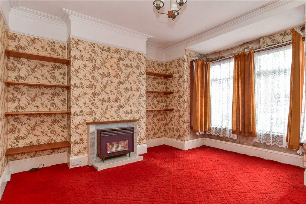 Property photo 3 of 12 Lounge