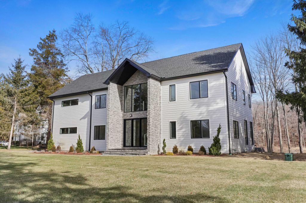 Property photo 1 of 31
