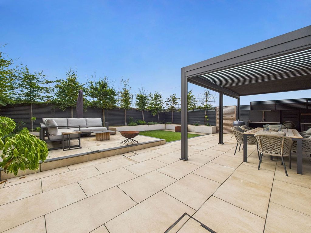 Property photo 3 of 31