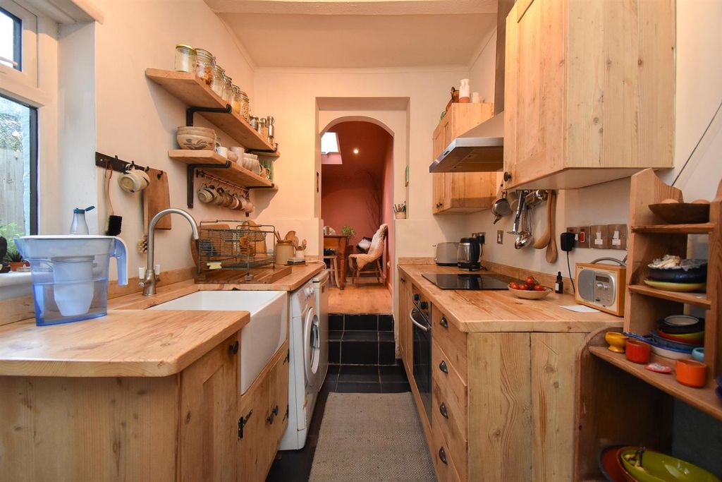 Property photo 2 of 21 Kitchen