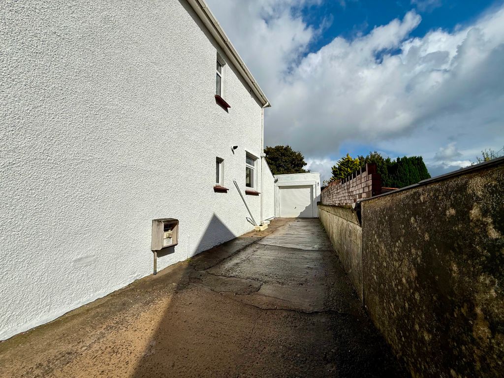 Property photo 3 of 34