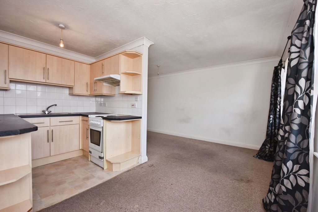 Property photo 2 of 20