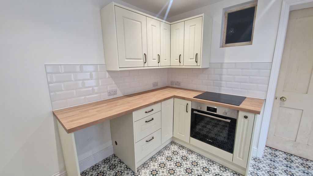 Property photo 3 of 9 Kitchen