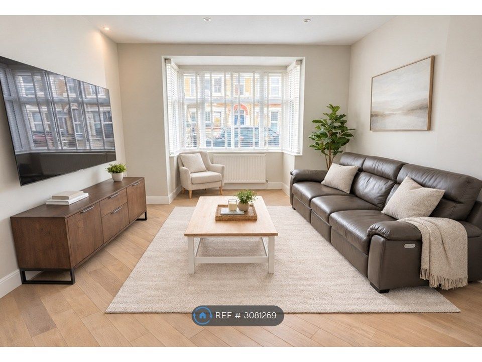 Property photo 1 of 11 Front Room