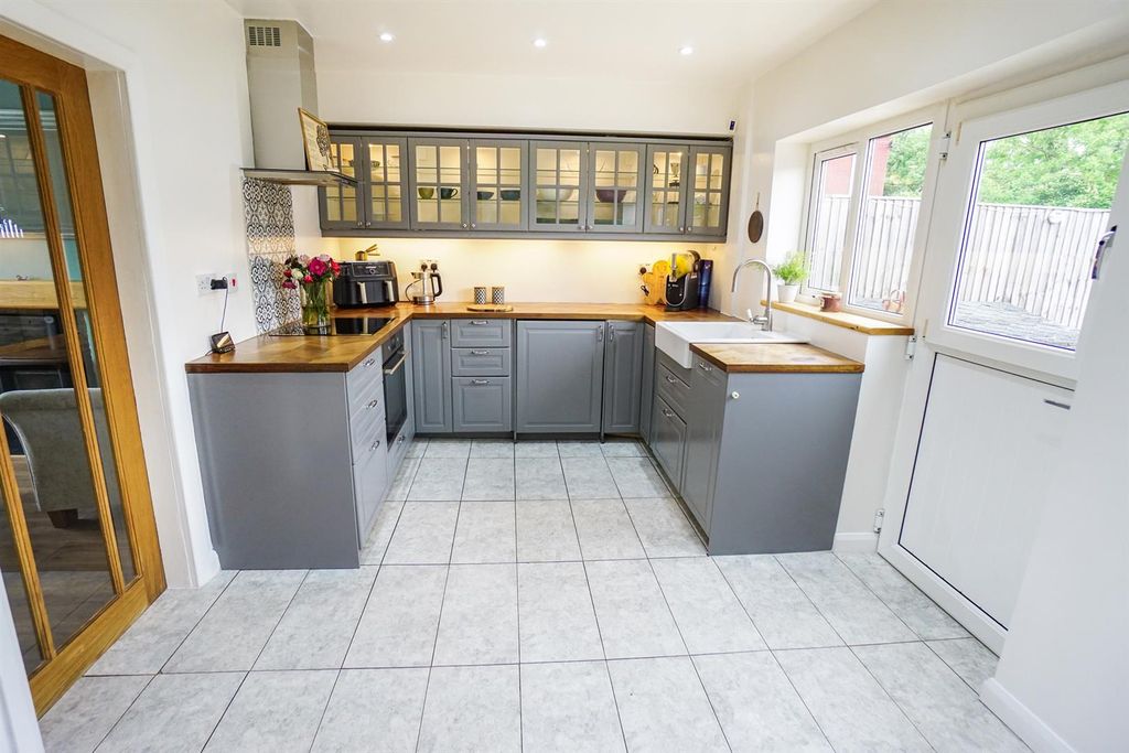 Property photo 2 of 15 Family Dining Kitchen