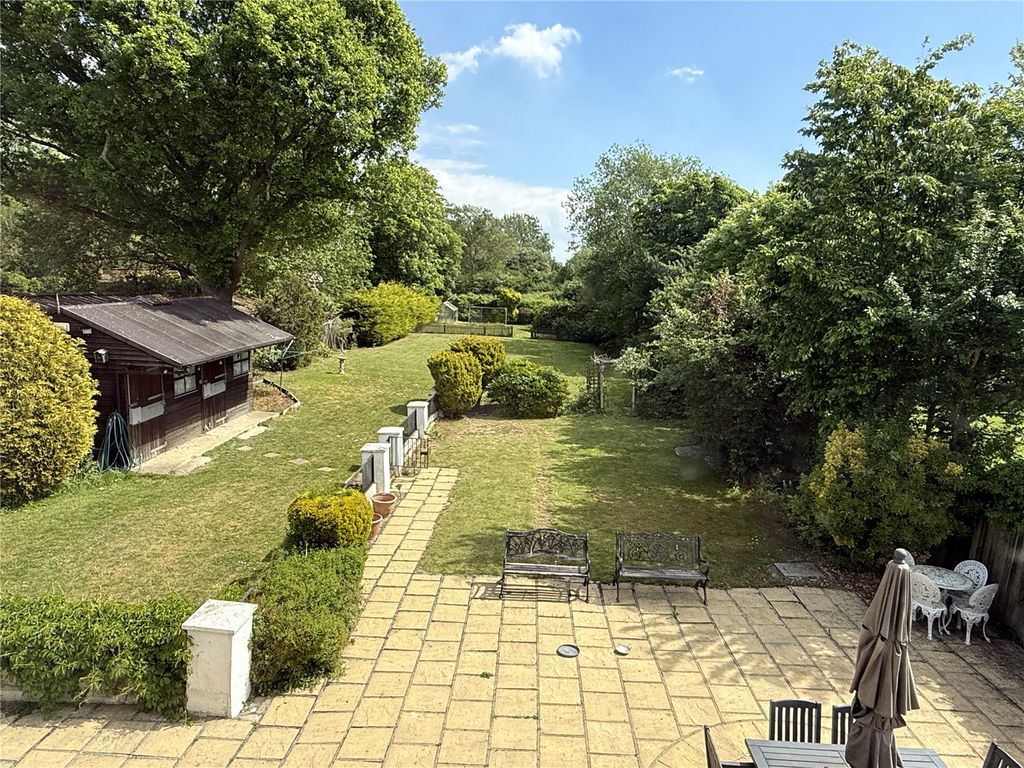 Property photo 2 of 33 Picture No. 11