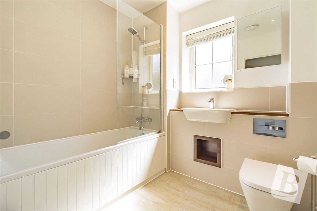 Property photo 3 of 17 Family Bathroom