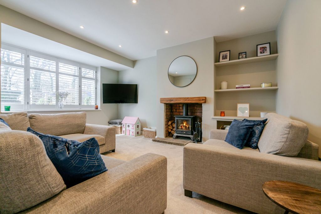 Property photo 3 of 34