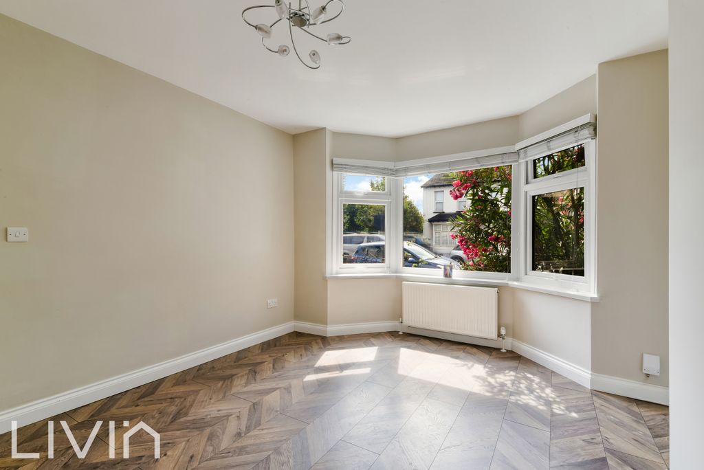 Property photo 3 of 12 Morland Road, 295-11