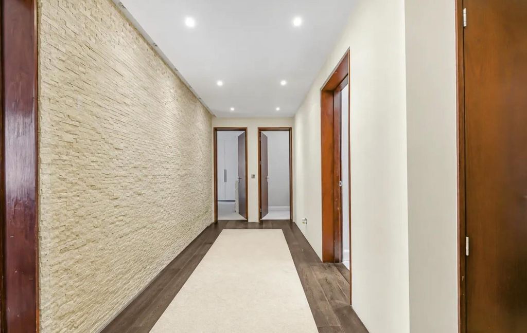 Property photo 3 of 14 Corridor.Jpg