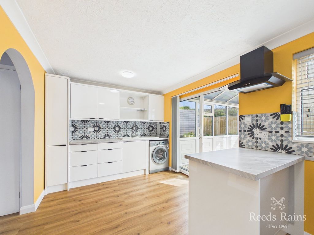 Property photo 2 of 17 Kitchen