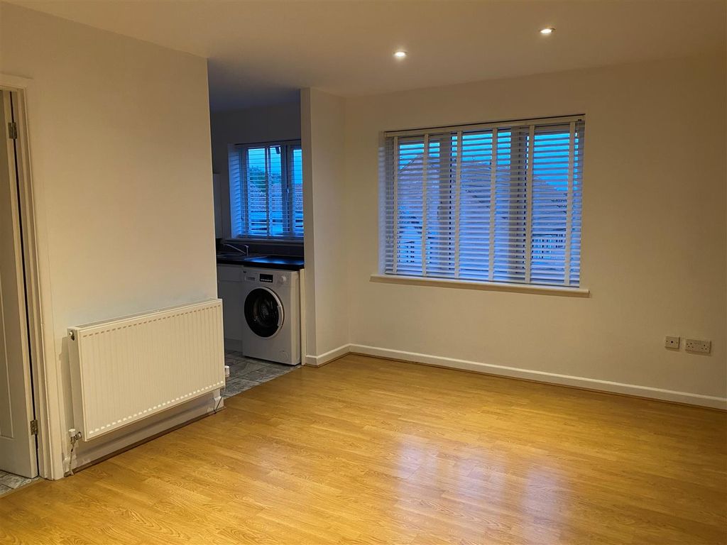 Property photo 3 of 7 Studio Room