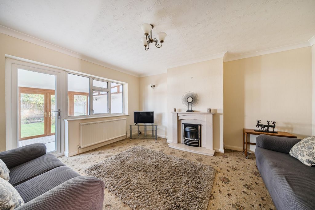 Property photo 2 of 20 Living Room