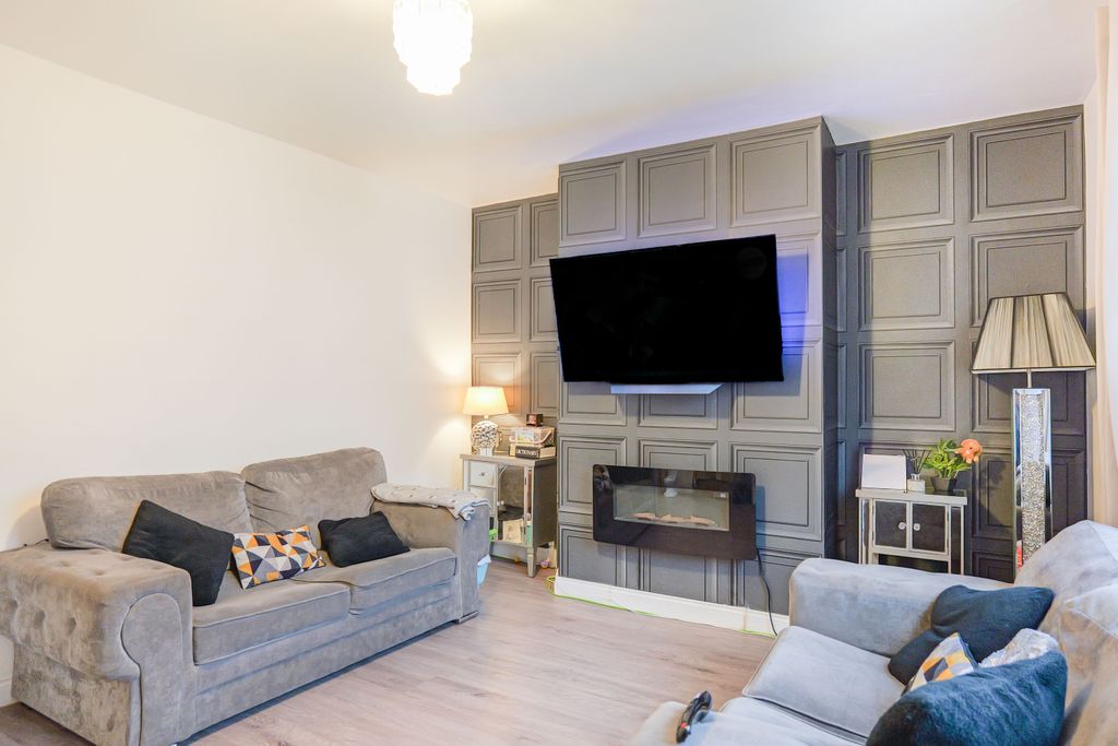 Property photo 2 of 20