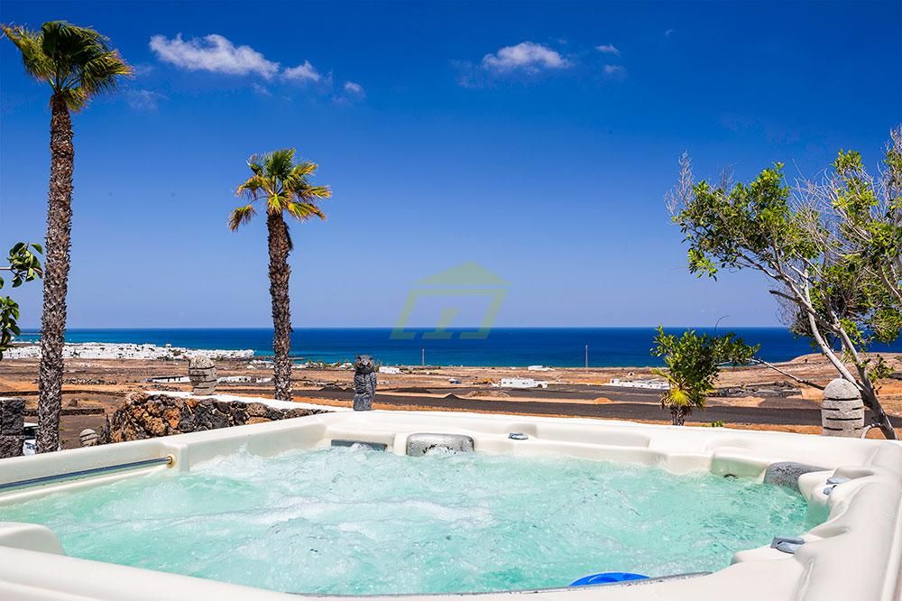 Property photo 2 of 25