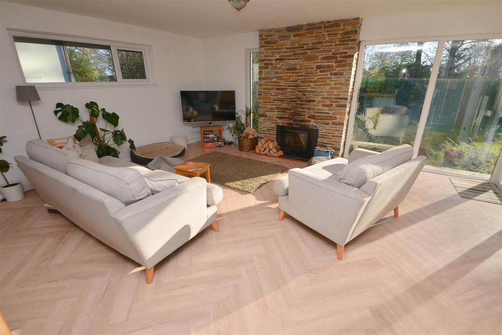 Property photo 2 of 28 Lounge/Kitchen/Diner