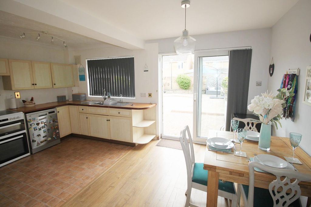 Property photo 3 of 13 Kitch 1.Jpg