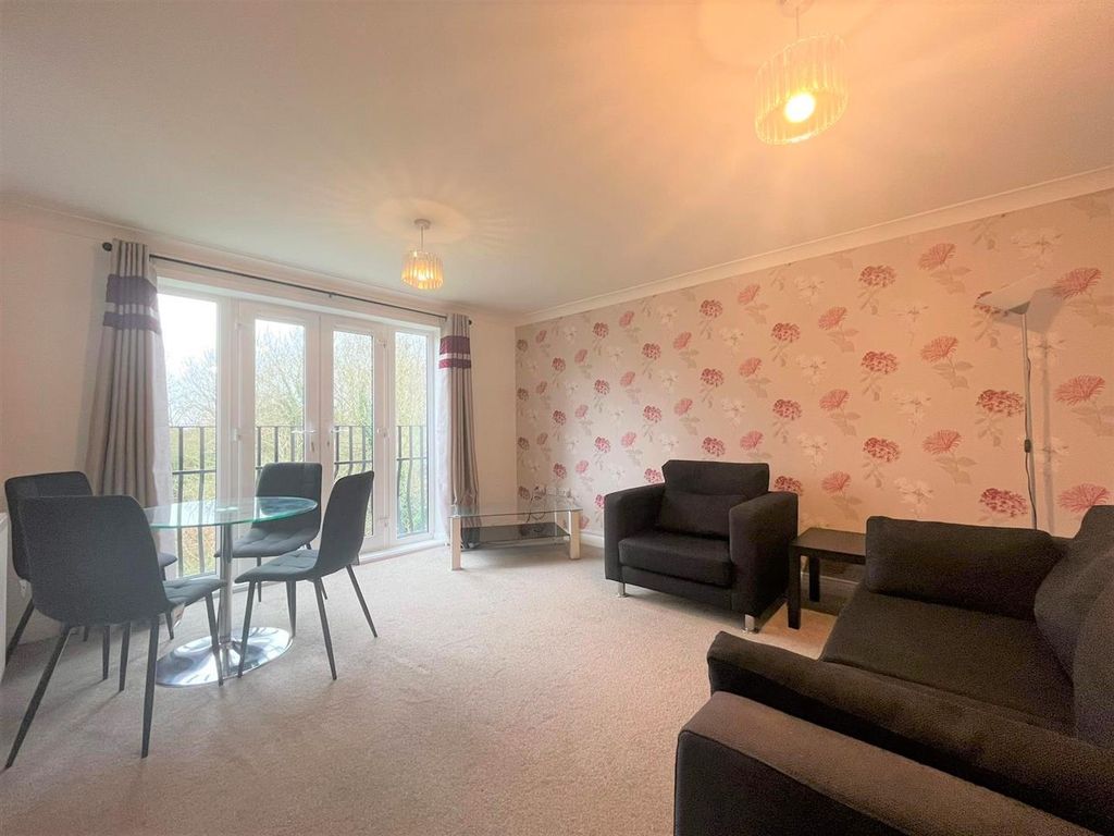 Property photo 2 of 10 Lounge.Jpg