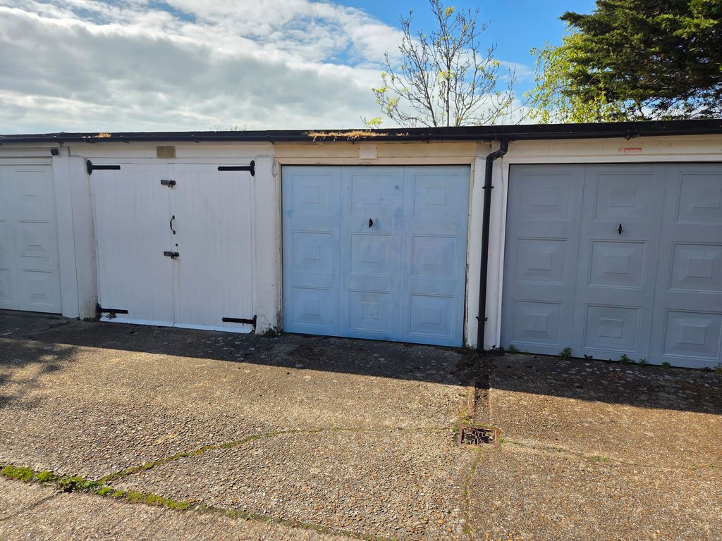 Property photo 1 of 3