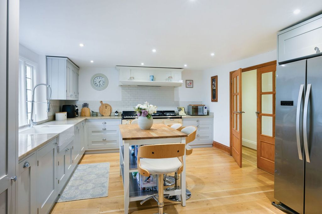 Property photo 2 of 38