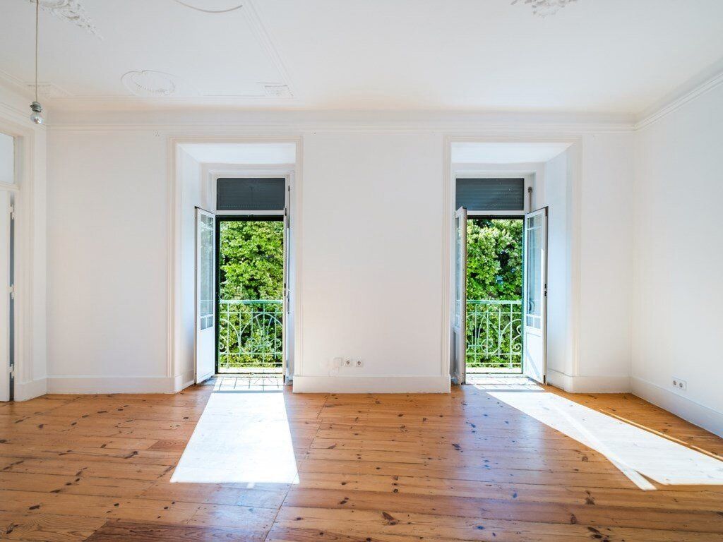 Property photo 1 of 26 T2+1 With Balcony In Príncipe Real - Heart Of Lisbon