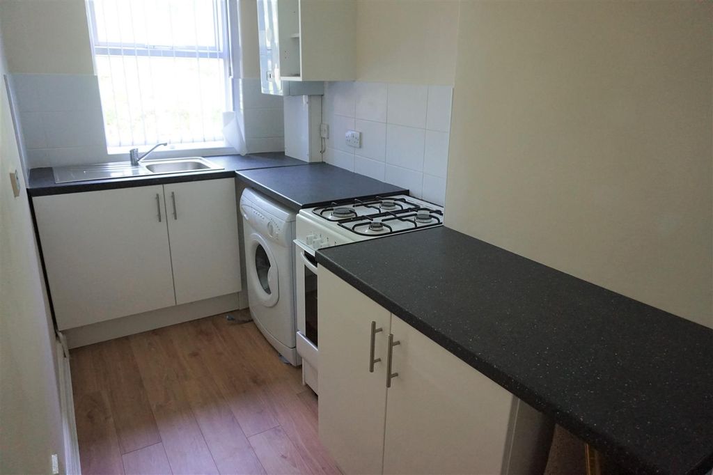 Property photo 3 of 5 Kitchen