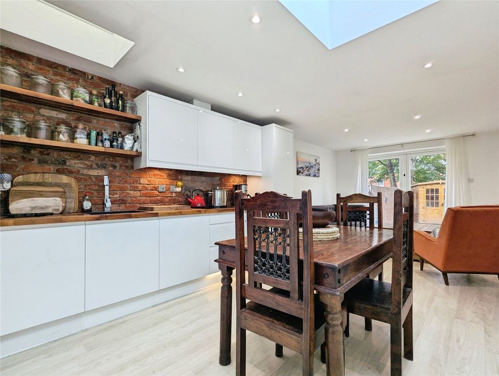 Property photo 1 of 15 Picture No. 16
