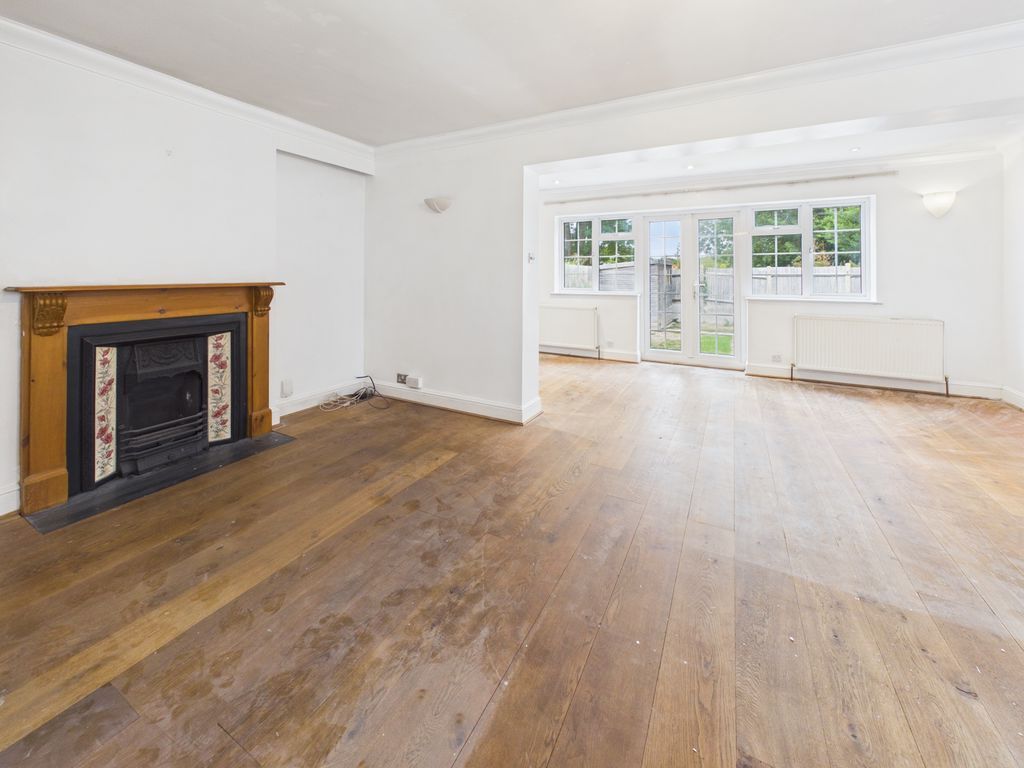 Property photo 3 of 16 Living Room