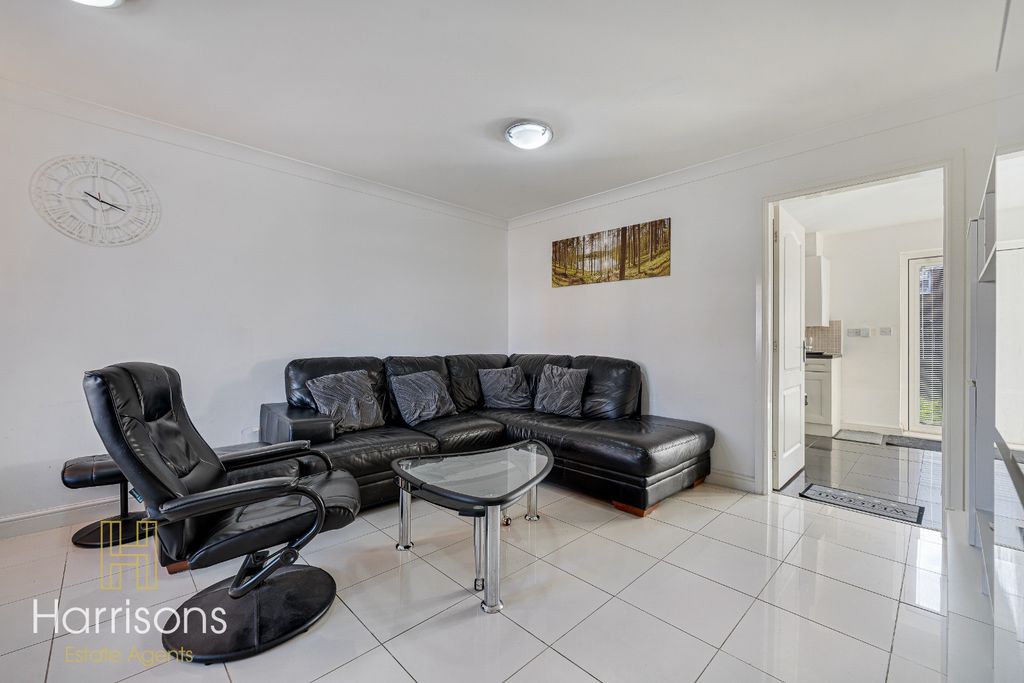 Property photo 2 of 27 4893792