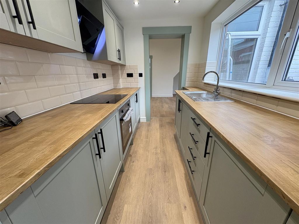 Property photo 1 of 18 Kitchen