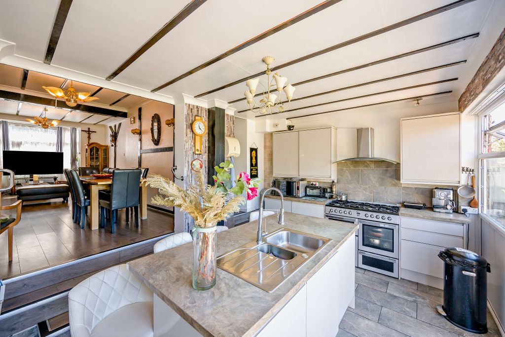 Property photo 1 of 25