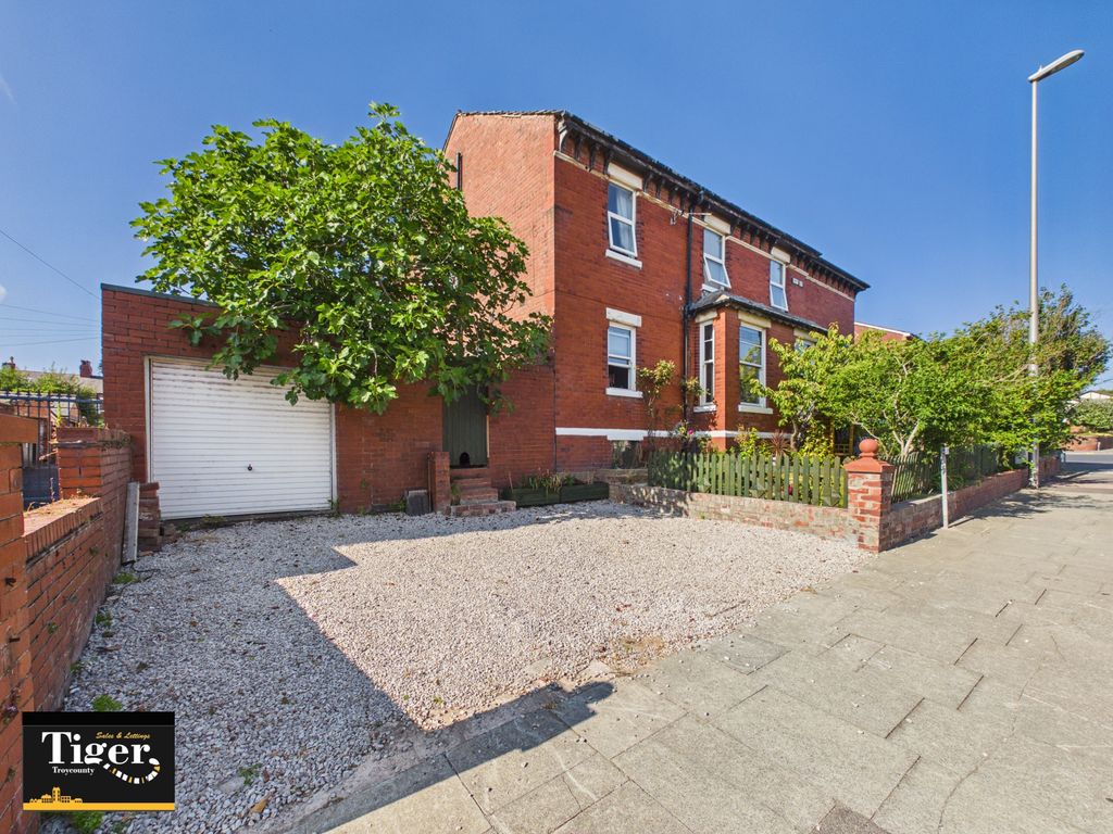 Property photo 2 of 36 Cam03440G0-Pr0645-Still043