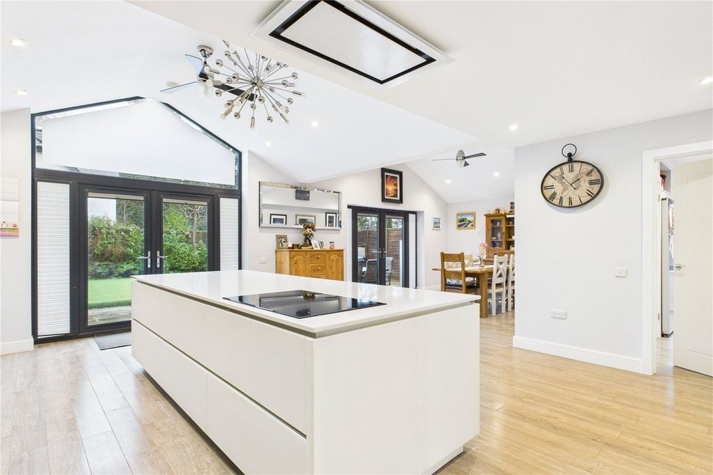 Property photo 2 of 28 Kitchen / Diner