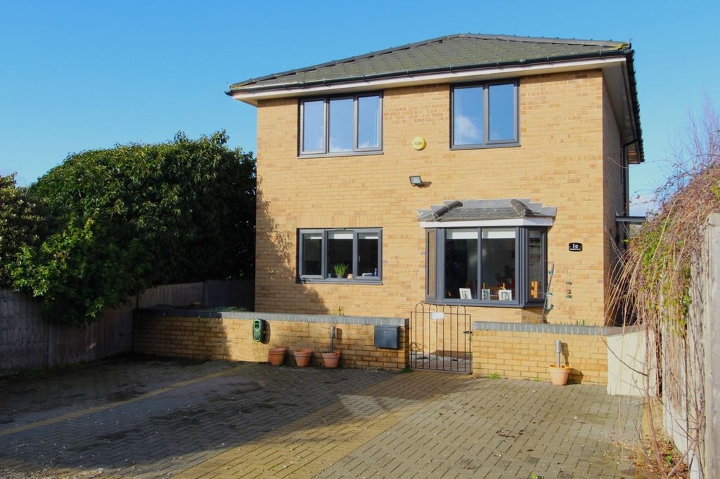 Property photo 1 of 17 Front