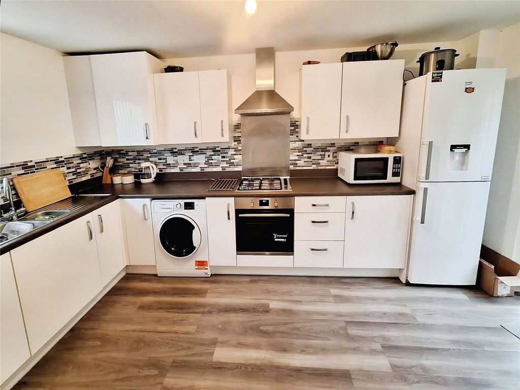 Property photo 3 of 16 Kitchen